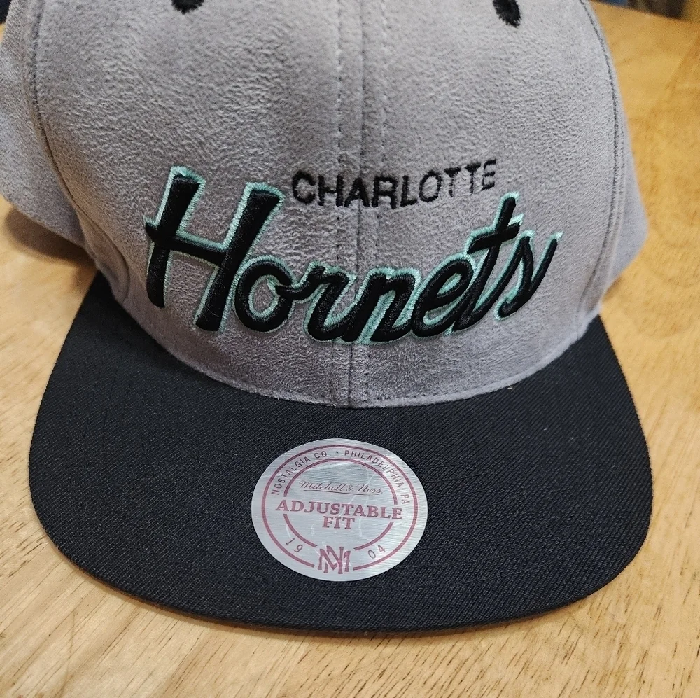 Mitchell & Ness Nostalgia Co. Charlotte Hornets Flip Brim Teal/Gray Sports Hat